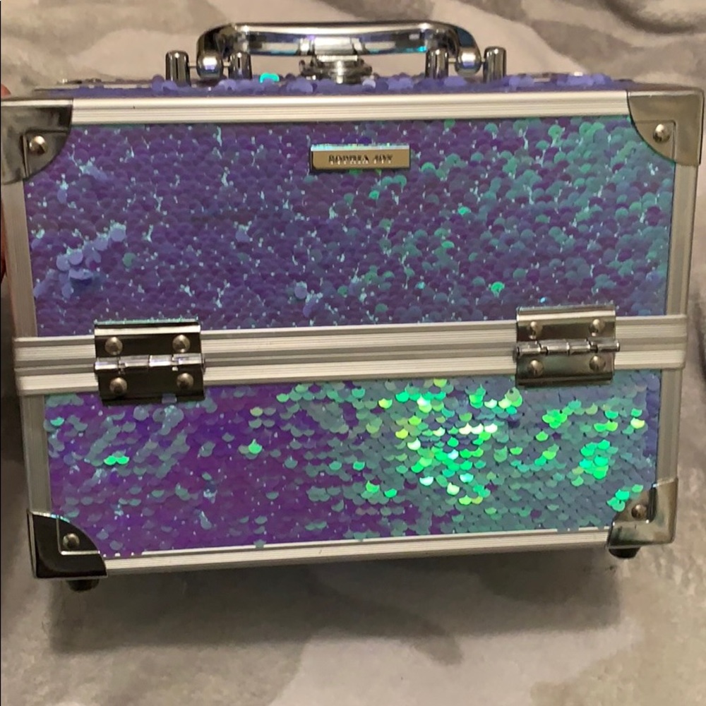 Makeup Case - Picture 2 of 3